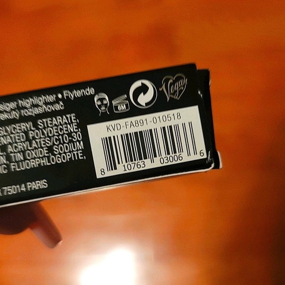 KVD Metal Crush Liquid Highlighter - Picture 5 of 5